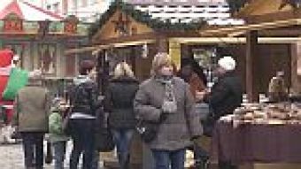 Jarmark z karuzelą i kinem