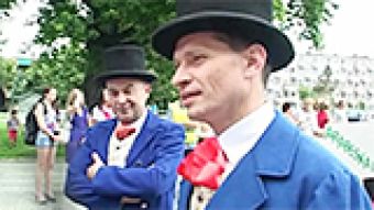 Kolorowy taneczny korowód