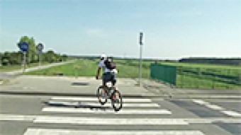 Ścieżka rowerowa pod mostem