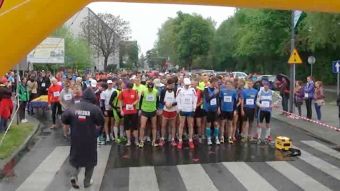 Bieg w strugach deszczu