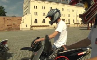 Bezpieczniej na motorowerach