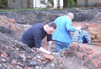 Odkopali średniowieczny mur