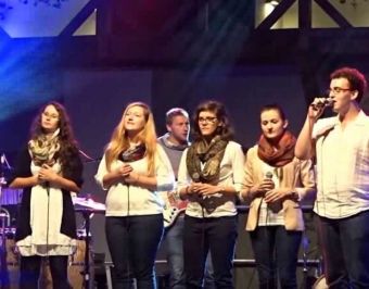 Koncert uwielbienia w niedzielę