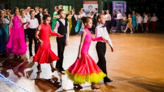 Karnawałowa rewia tańca