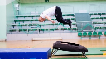 Akrobatyka w Arenie Rafako