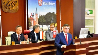 Wręczono czeki na drogi