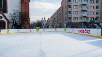 Lodowisko tymczasowe na rynku