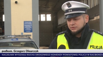 Policja w stacji kontroli pojazdów
