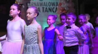 Karnawałowa rewia tańca