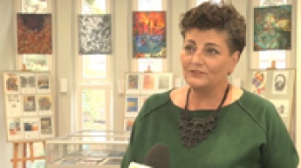 Pełna barw i abstrakcji wystawa obrazów