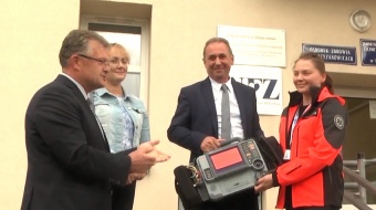 Wójt przekazał defibrylator