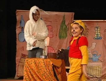 Młodzi aktorzy w Strzesze